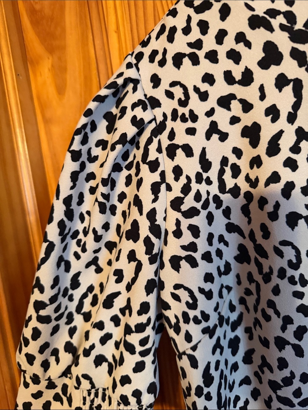 MELLODAY Black and White Leopard Puff Sleeve Blouse - Picture 6 of 11